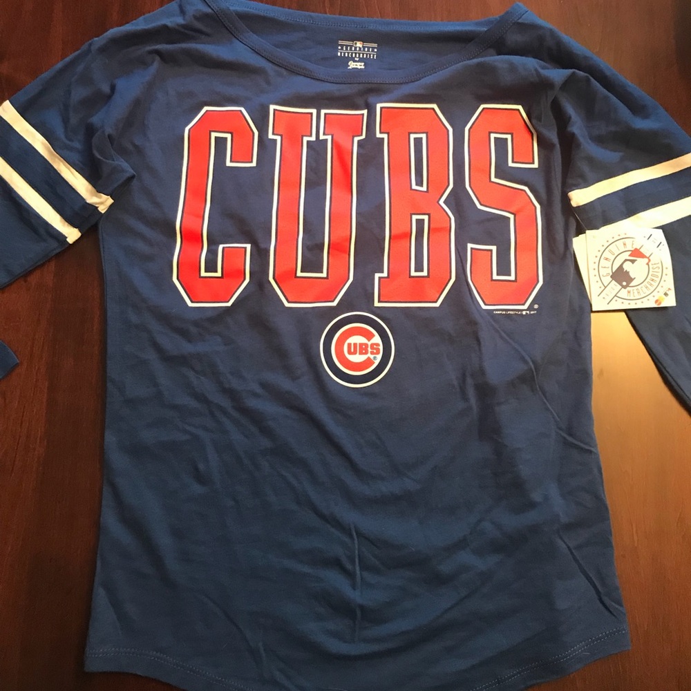 Small quarter sleeve Chicago Cubs shirt